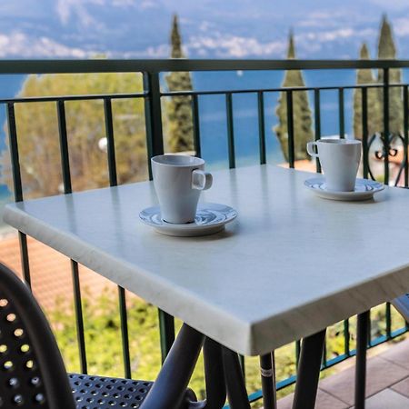Residence Solei Classic & Plus Бренцоне-суль-Гарда Экстерьер фото