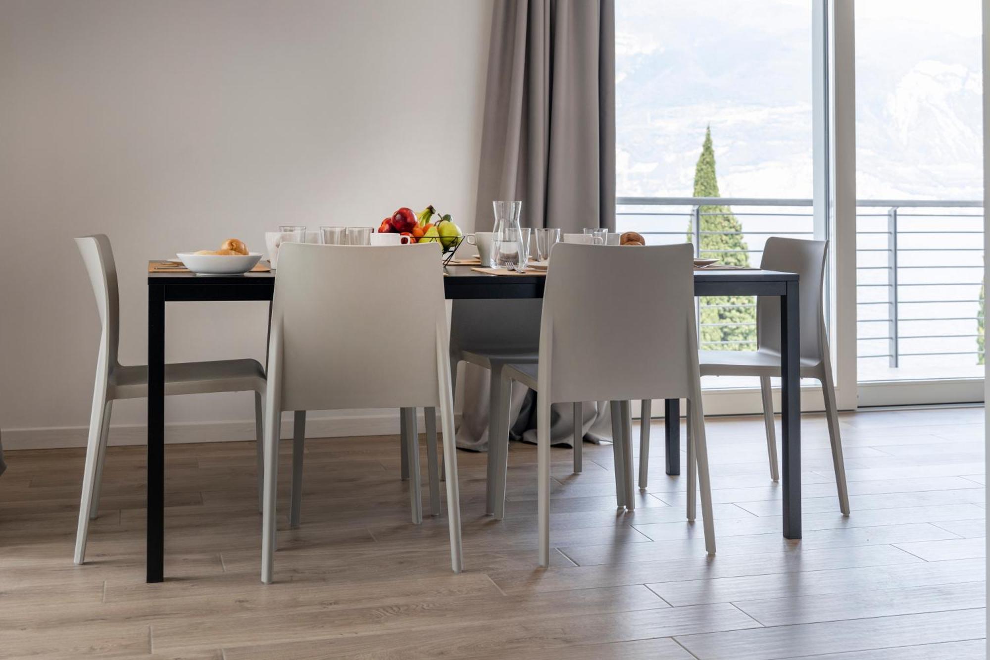 Residence Solei Classic & Plus Бренцоне-суль-Гарда Экстерьер фото