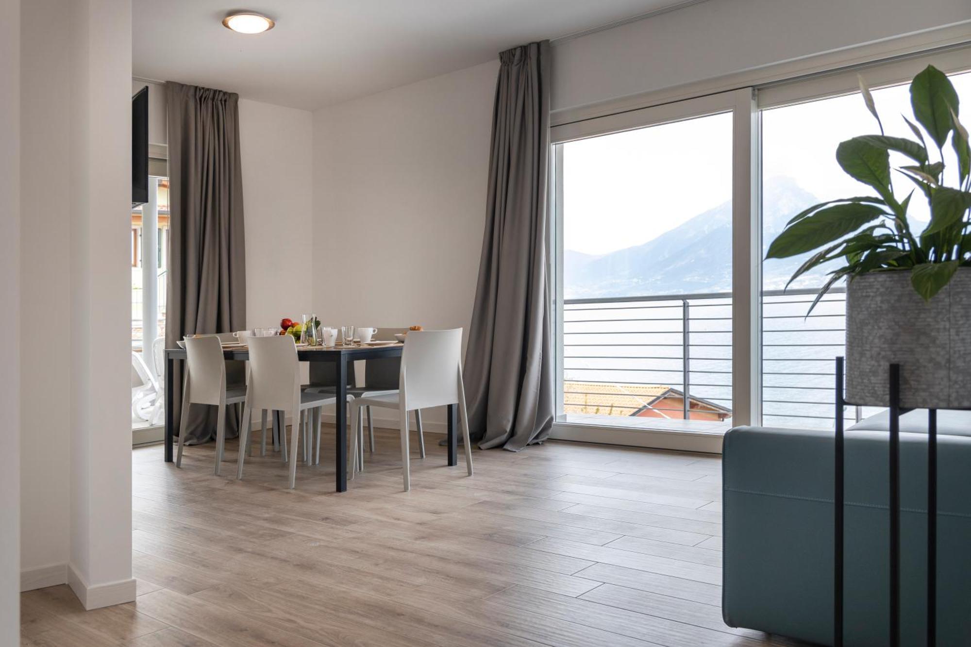 Residence Solei Classic & Plus Бренцоне-суль-Гарда Экстерьер фото
