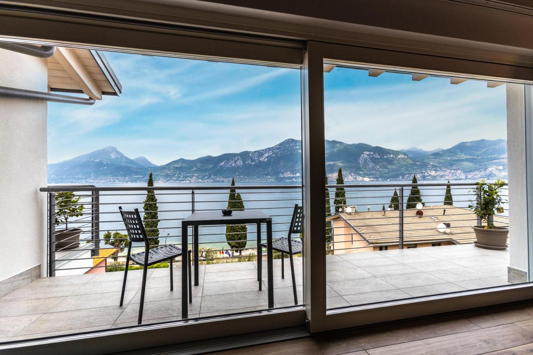 Residence Solei Classic & Plus Бренцоне-суль-Гарда Экстерьер фото