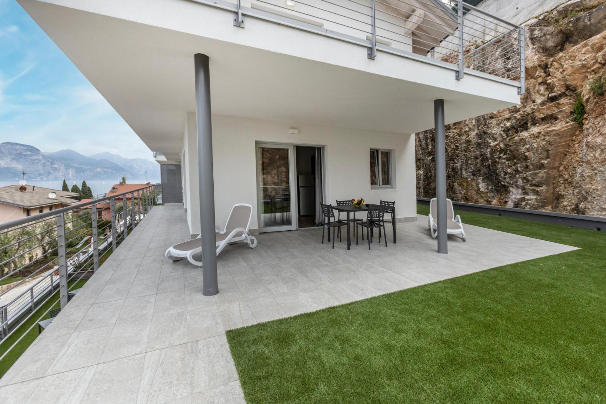 Residence Solei Classic & Plus Бренцоне-суль-Гарда Экстерьер фото