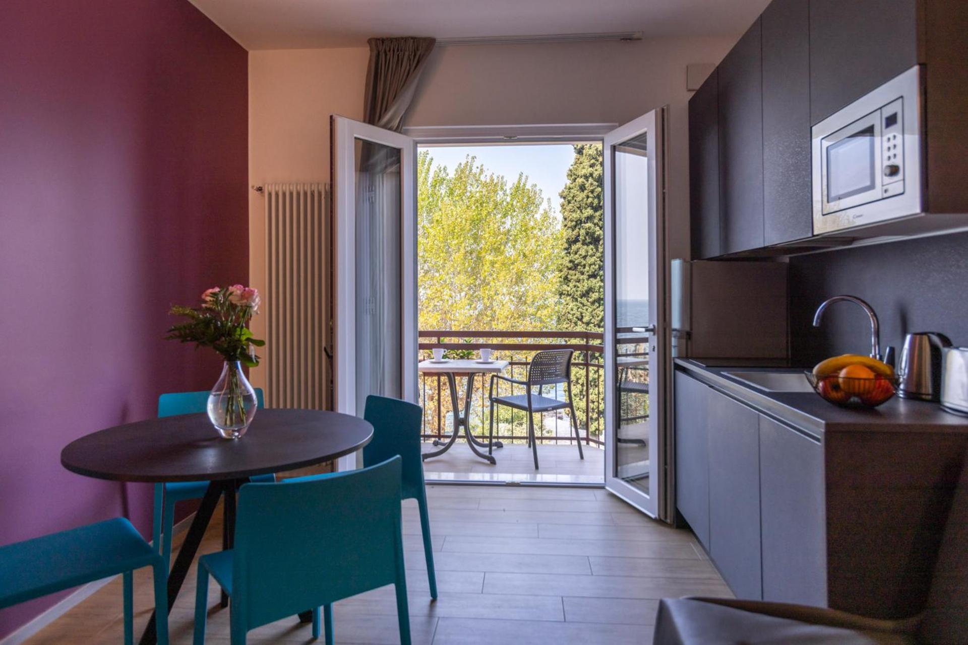 Residence Solei Classic & Plus Бренцоне-суль-Гарда Экстерьер фото