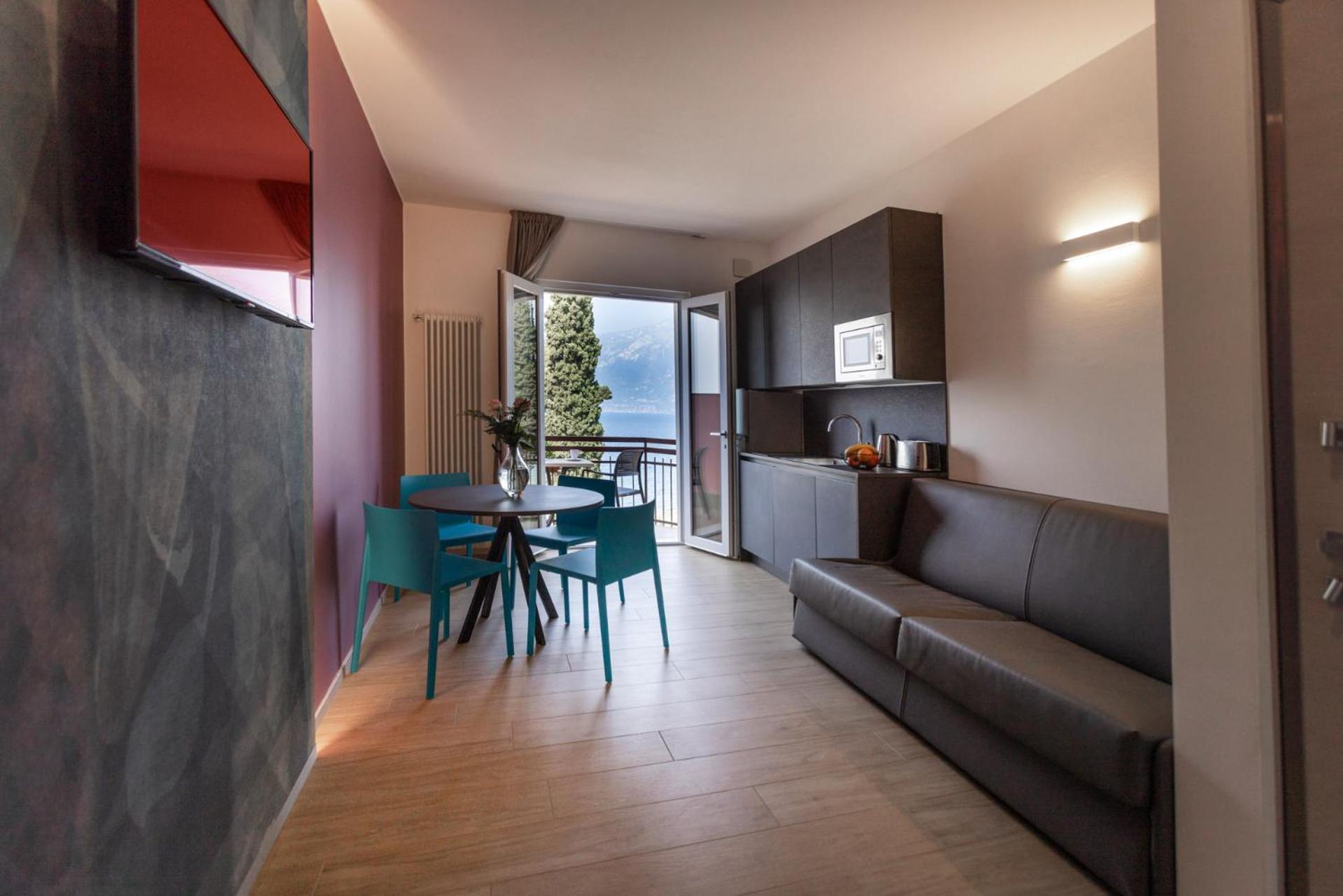 Residence Solei Classic & Plus Бренцоне-суль-Гарда Экстерьер фото
