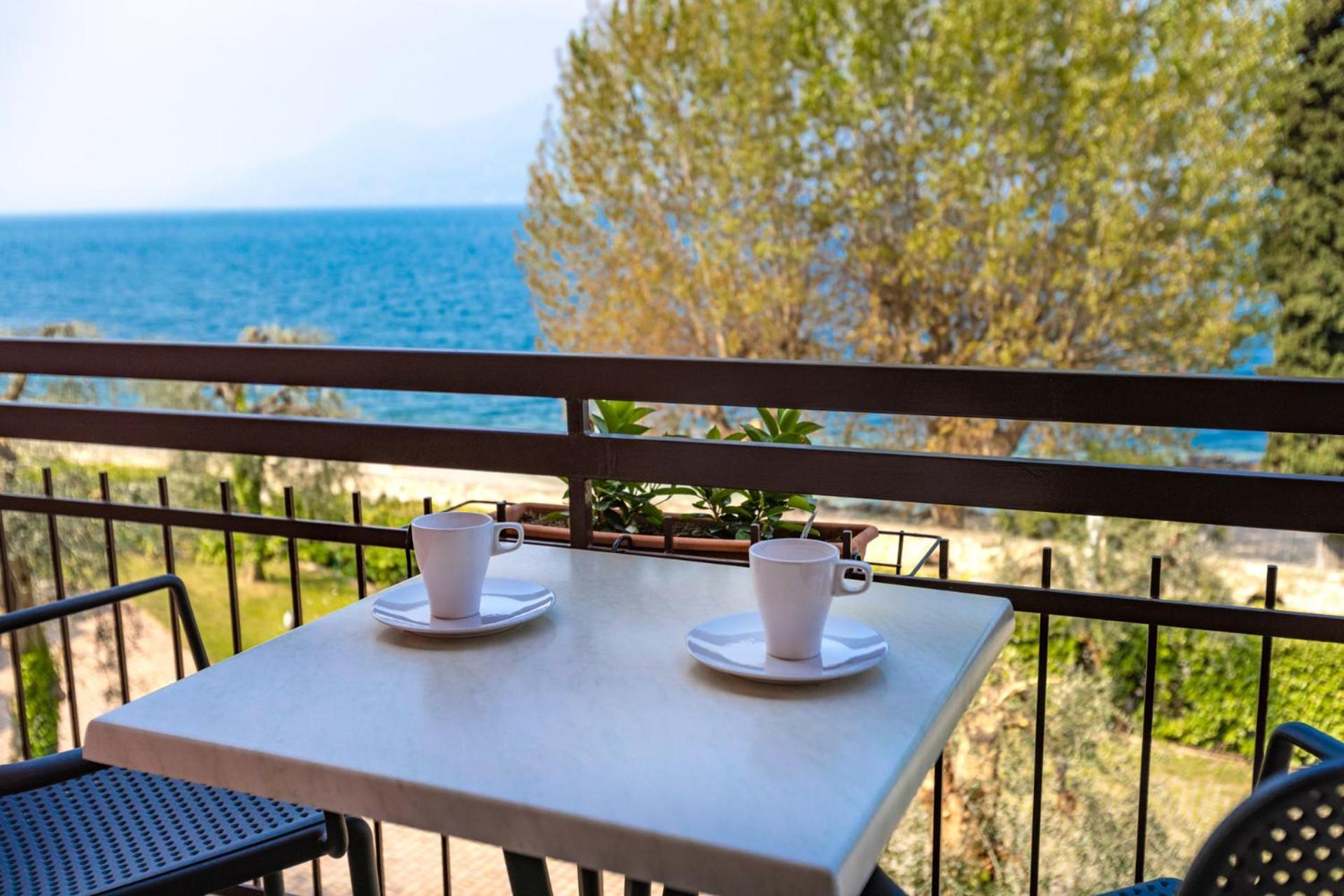 Residence Solei Classic & Plus Бренцоне-суль-Гарда Экстерьер фото