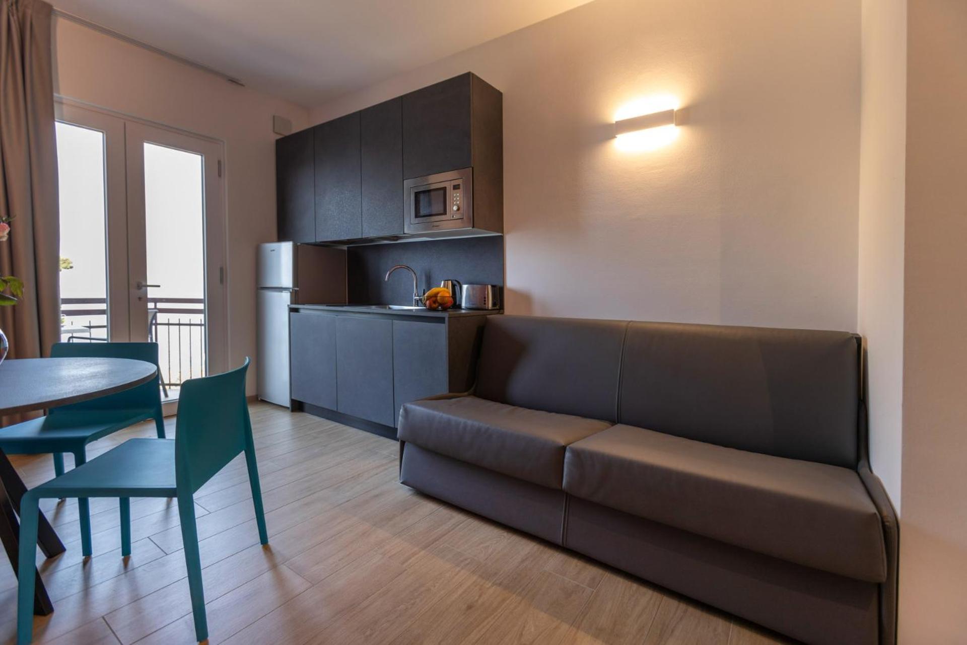 Residence Solei Classic & Plus Бренцоне-суль-Гарда Экстерьер фото